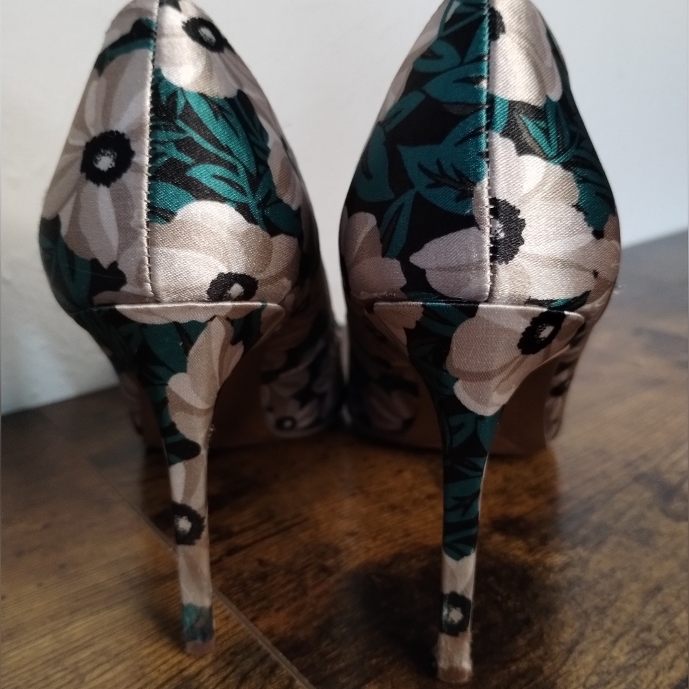 Shoes - Picture 4 of 5